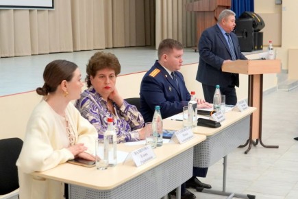 Руководитель Неклиновского межрайонного следственного отдела принял участие в психолого-педагогической конференции