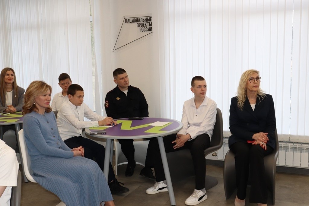 Юным шахтинцам вручили паспорта Юным шахтинцам вручили паспорта