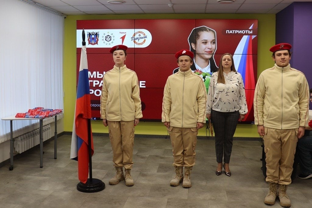 Юным шахтинцам вручили паспорта Юным шахтинцам вручили паспорта