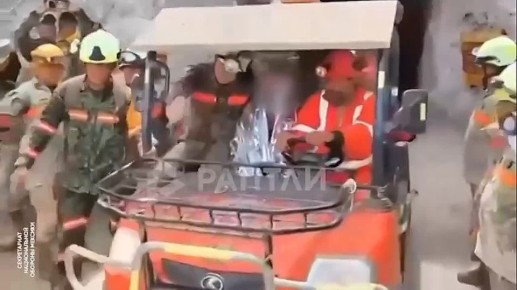 Пасхальное чудо в Мексике: спустя почти 14 дней после обрушения золотодобывающей шахты спасатели нашли одного из рабочих живым