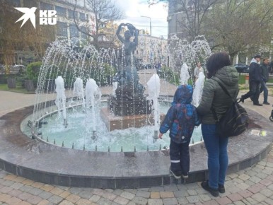 Наши подписчики сообщают, что в центре Ростова уже заработали фонтаны