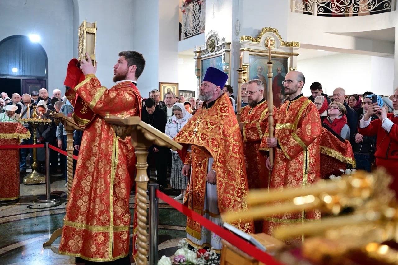 Дорогие таганрожцы!. От всего сердца, с глубокой радостью и теплотой поздравляю вас со светлым праздником - Светлым Христовым Воскресением! В эти благословенные дни во всех православных храмах нашего города прошли... Дорогие таганрожцы!. От всего сердца, с глубокой радостью и теплотой поздравляю вас со светлым праздником - Светлым Христовым Воскресением! В эти благословенные дни во всех православных храмах нашего города прошли...