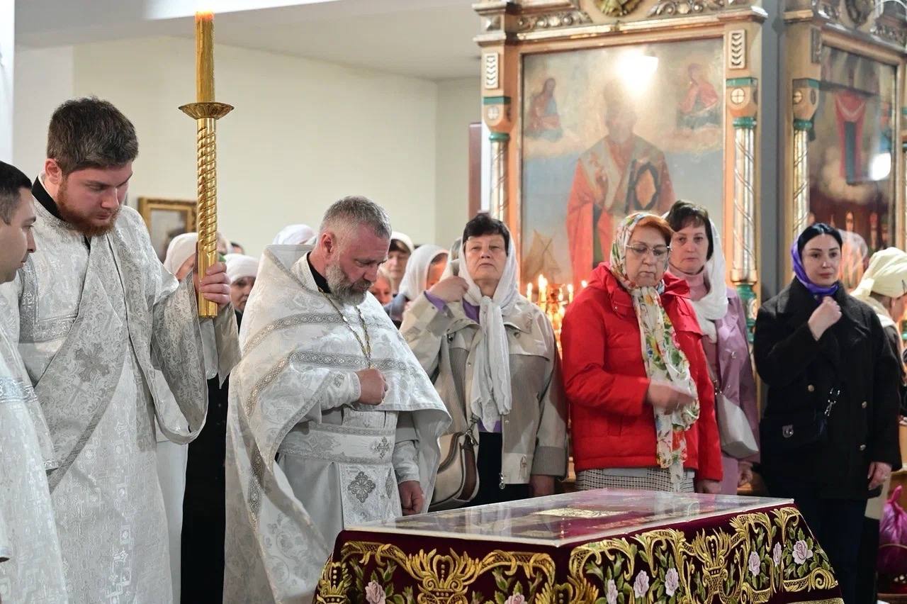 Дорогие таганрожцы!. От всего сердца, с глубокой радостью и теплотой поздравляю вас со светлым праздником - Светлым Христовым Воскресением! В эти благословенные дни во всех православных храмах нашего города прошли... Дорогие таганрожцы!. От всего сердца, с глубокой радостью и теплотой поздравляю вас со светлым праздником - Светлым Христовым Воскресением! В эти благословенные дни во всех православных храмах нашего города прошли...