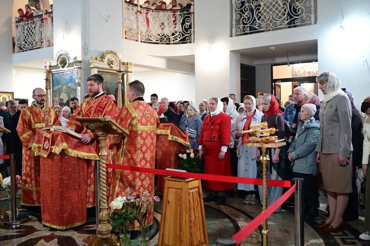 Дорогие таганрожцы!. От всего сердца, с глубокой радостью и теплотой поздравляю вас со светлым праздником - Светлым Христовым Воскресением! В эти благословенные дни во всех православных храмах нашего города прошли... Дорогие таганрожцы!. От всего сердца, с глубокой радостью и теплотой поздравляю вас со светлым праздником - Светлым Христовым Воскресением! В эти благословенные дни во всех православных храмах нашего города прошли...