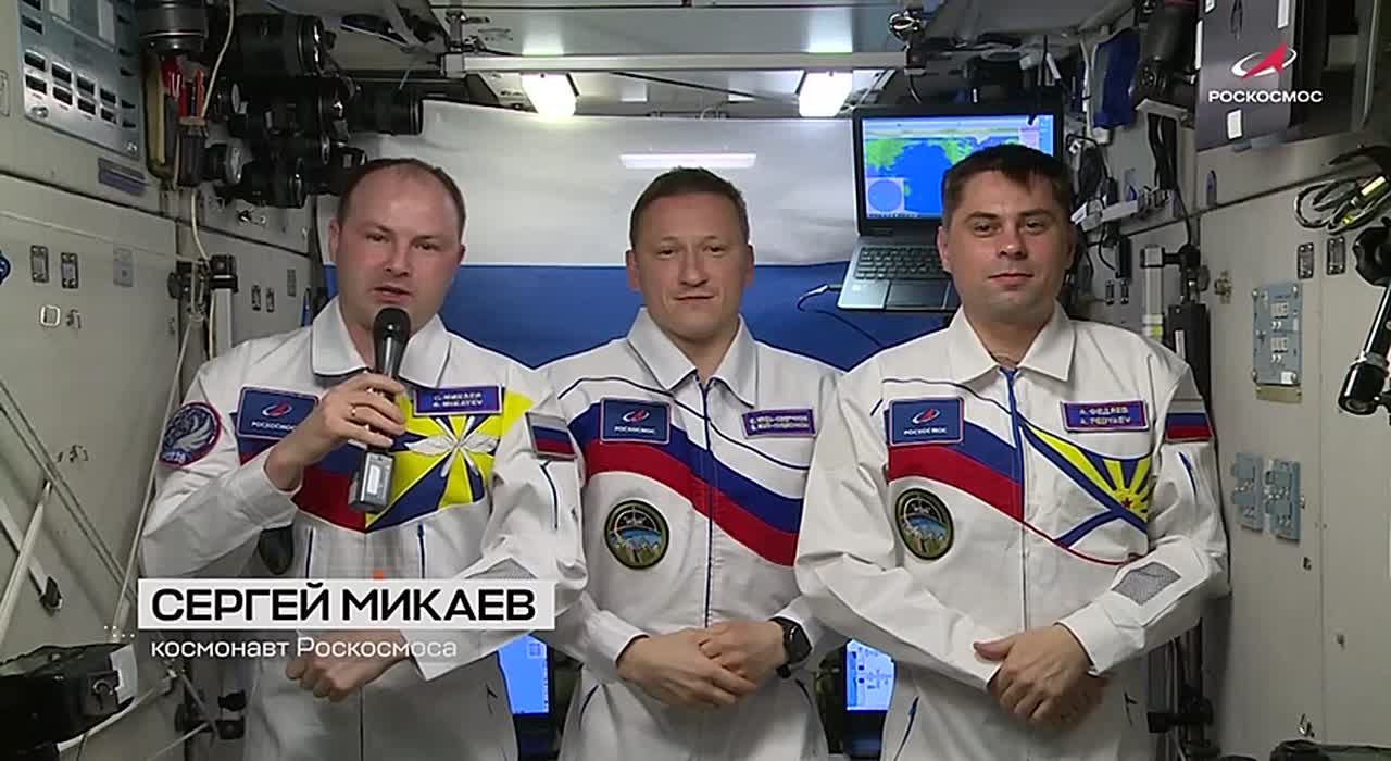 Поздравление с орбиты: космонавты МКС поздравили россиян с 65-летием полета Гагарина!