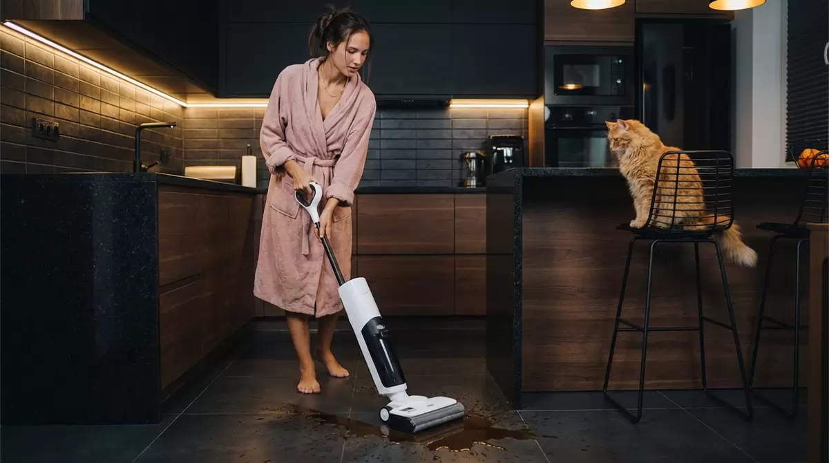 Как выбрать мыло для моющего пылесоса и избежать липких полов