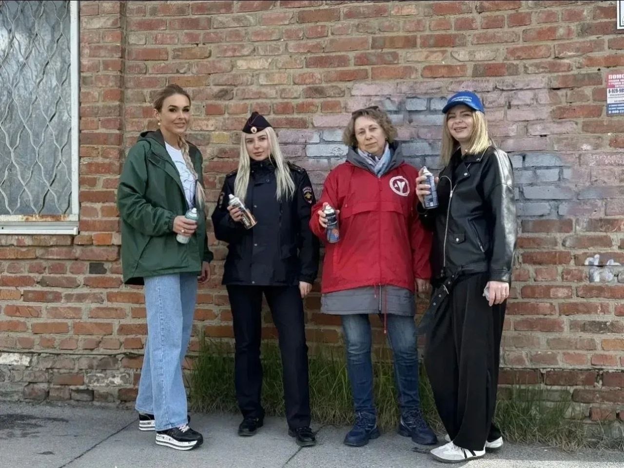 В Ростове-на-Дону полицейские приняли участие в акции по ликвидации уличной рекламы наркотиков В Ростове-на-Дону полицейские приняли участие в акции по ликвидации уличной рекламы наркотиков