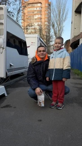 8-летний ростовчанин Тимур Буга прорвался на съемочную площадку к звезде «Слово пацана» Славе Копейкину