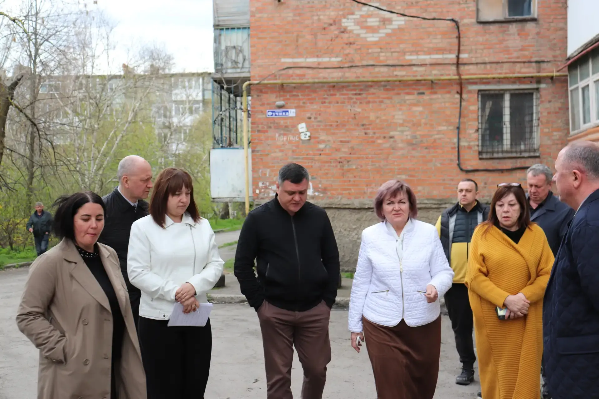 Визит главы города Шахты в посёлок Машзавод: благоустройство и решение коммунальных проблем Визит главы города Шахты в посёлок Машзавод: благоустройство и решение коммунальных проблем