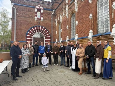 По инициативе депутата Законодательного Собрания Ростовской области Раджив Мирзалиев и главы районной администрации Зураба Киладзе в Пролетарском районе Ростова-на-Дону собрали и освятили пасхальные куличи для военнослужащих...