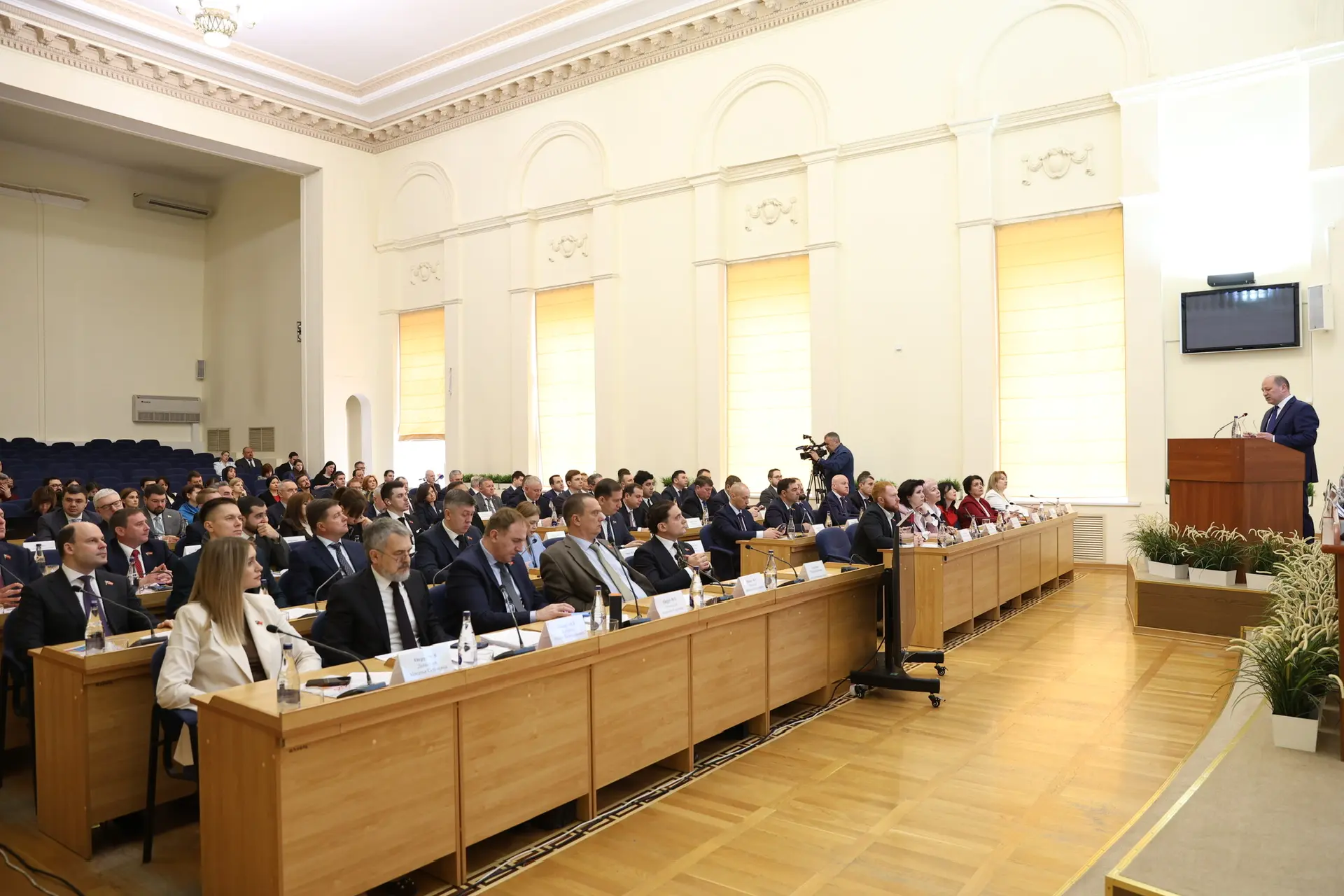 Александр Скрябин: Сегодня во время выступления перед депутатским корпусом поднял важную и, к сожалению, острую для нашего города тему - борьба с «серыми возчиками» Александр Скрябин: Сегодня во время выступления перед депутатским корпусом поднял важную и, к сожалению, острую для нашего города тему - борьба с «серыми возчиками»