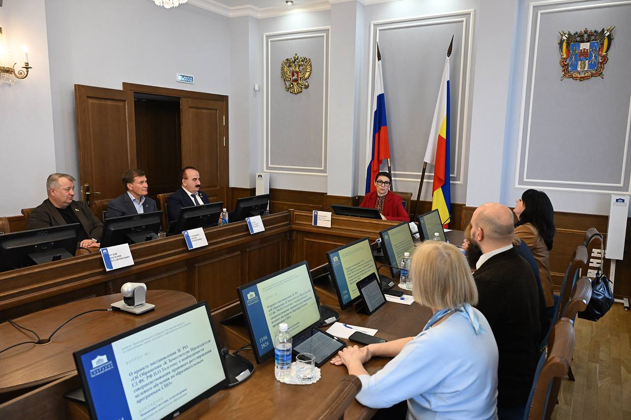 На заседании комитета по образованию Законодательного Собрания Ростовской области депутаты обсудили вопросы повестки заседания донского парламента, запланированного на 17 апреля текущего года