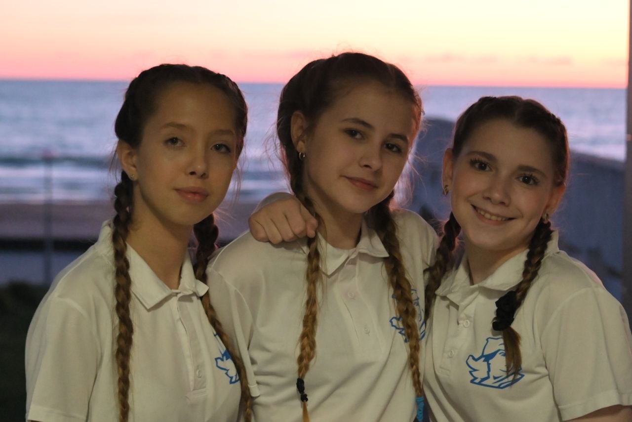 Лика Касаркина из Новочеркасска и Каролина Кубракова из Аксайского района, находящиеся на сопровождении ростовского филиала фонда «Защитники Отечества», победили в творческом конкурсе для семей защитников Отечества и, в... Лика Касаркина из Новочеркасска и Каролина Кубракова из Аксайского района, находящиеся на сопровождении ростовского филиала фонда «Защитники Отечества», победили в творческом конкурсе для семей защитников Отечества и, в...