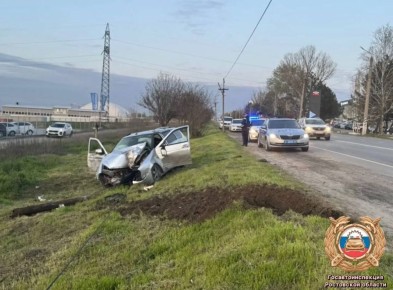 Сотрудники полиции устанавливают обстоятельства ДТП с двумя пострадавшими