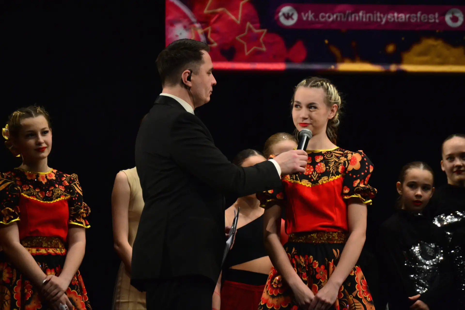 Александр Дугин: Артисты из поселка Новосветловка покорили сцену международного фестиваля Александр Дугин: Артисты из поселка Новосветловка покорили сцену международного фестиваля