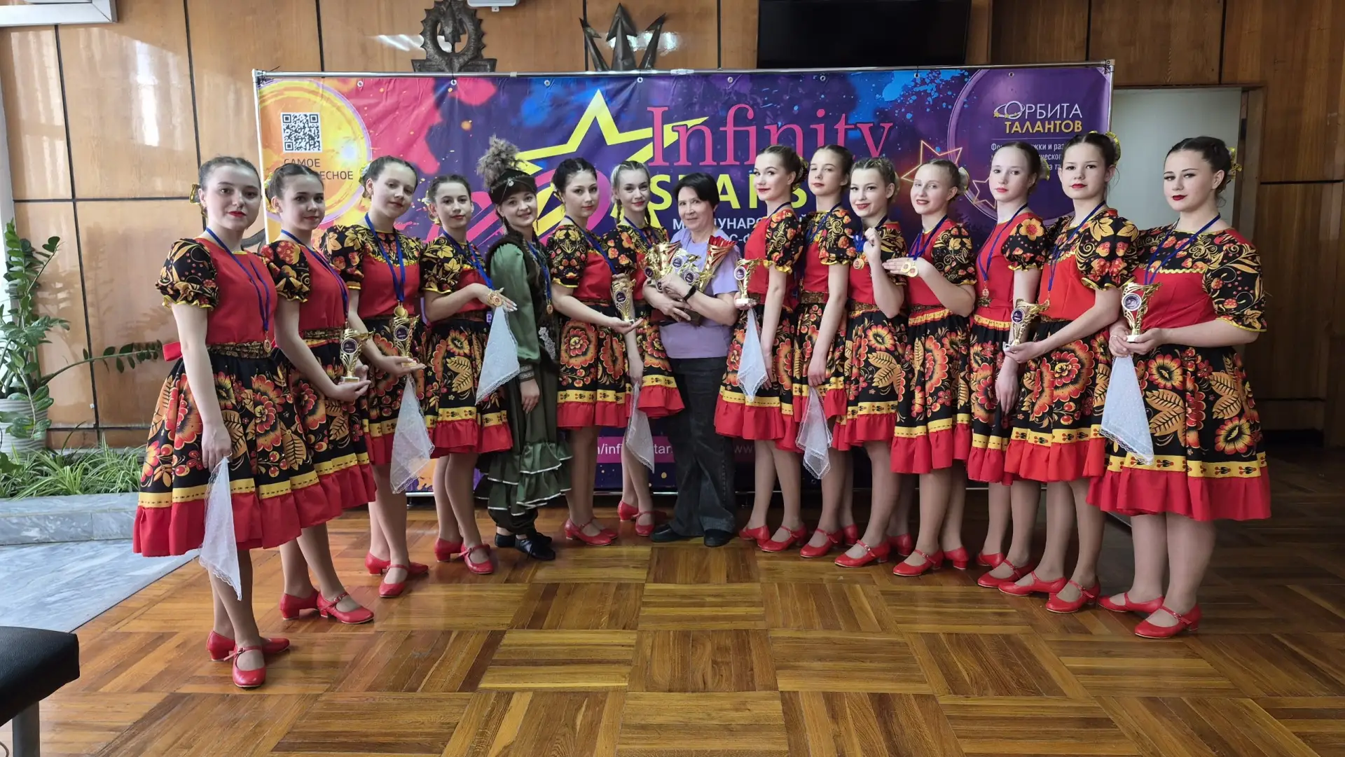 Александр Дугин: Артисты из поселка Новосветловка покорили сцену международного фестиваля Александр Дугин: Артисты из поселка Новосветловка покорили сцену международного фестиваля