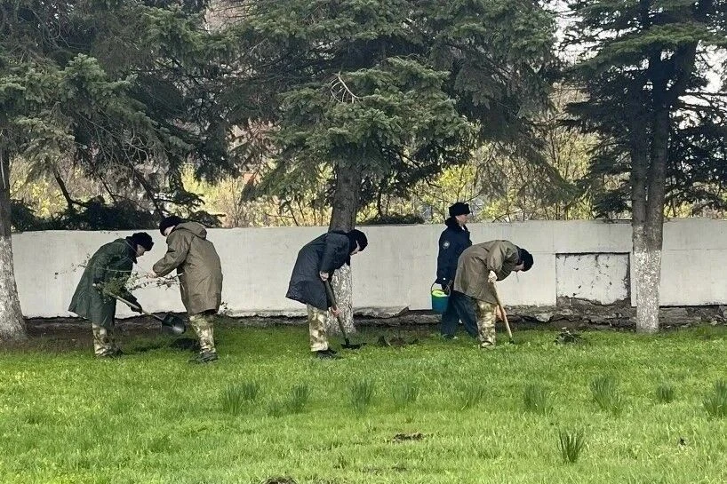 С благодарностью за великий подвиг С благодарностью за великий подвиг