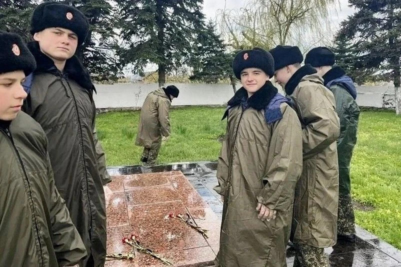 С благодарностью за великий подвиг С благодарностью за великий подвиг