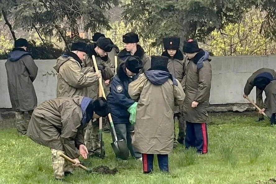 С благодарностью за великий подвиг С благодарностью за великий подвиг