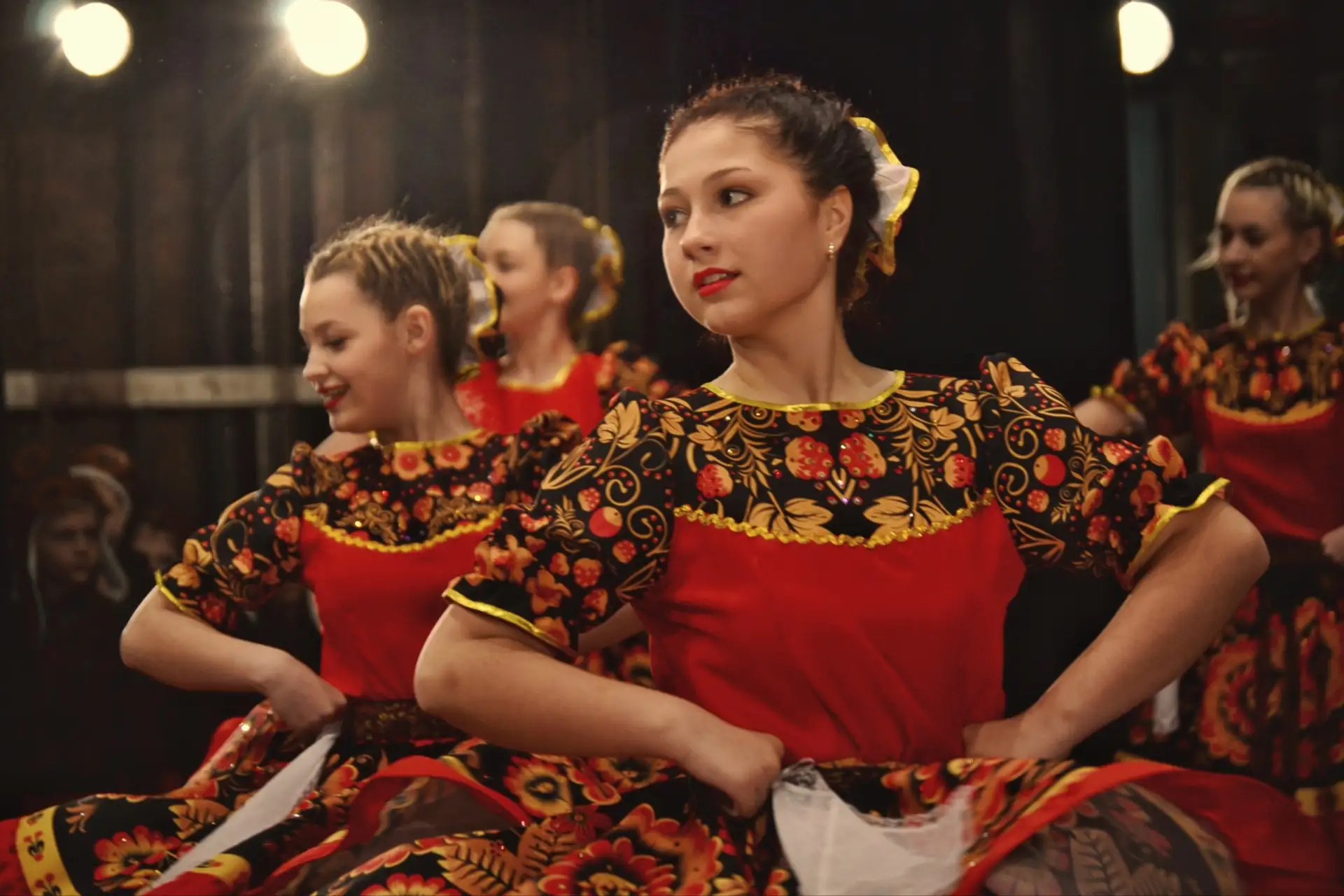 Александр Дугин: Артисты из поселка Новосветловка покорили сцену международного фестиваля Александр Дугин: Артисты из поселка Новосветловка покорили сцену международного фестиваля