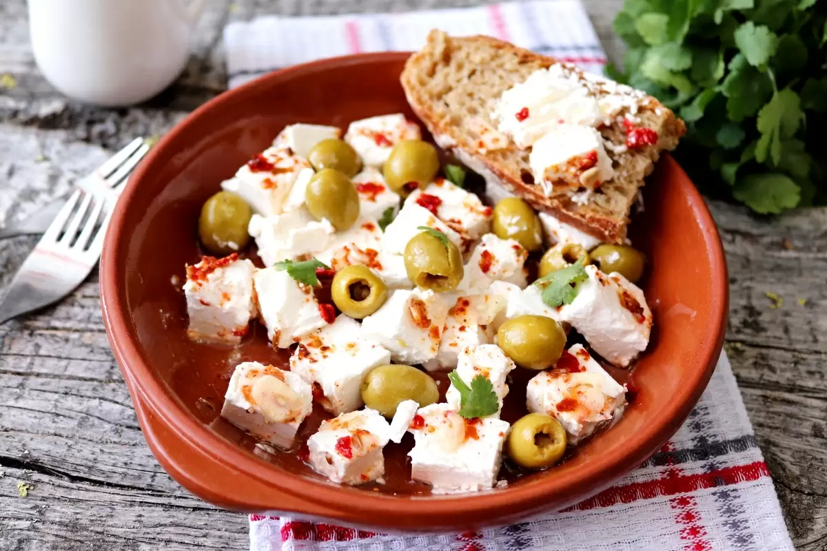 Острая закуска из брынзы: простота и изысканность на вашем столе