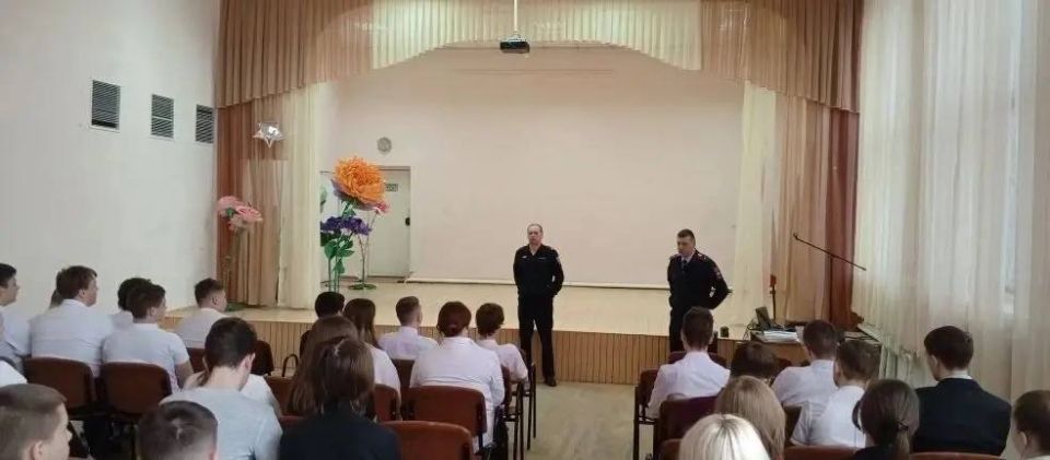 «Чистое поколение-2026» в Донецке Ростовской области: полицейские встретились со школьниками и студентами