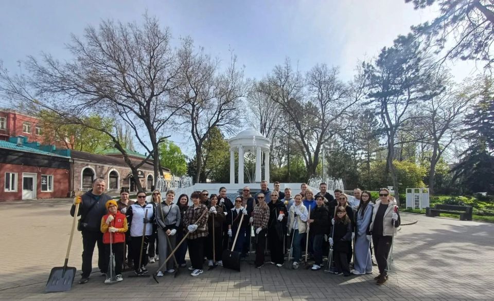 Южной транспортной прокуратурой принято участие в общеобластном субботнике