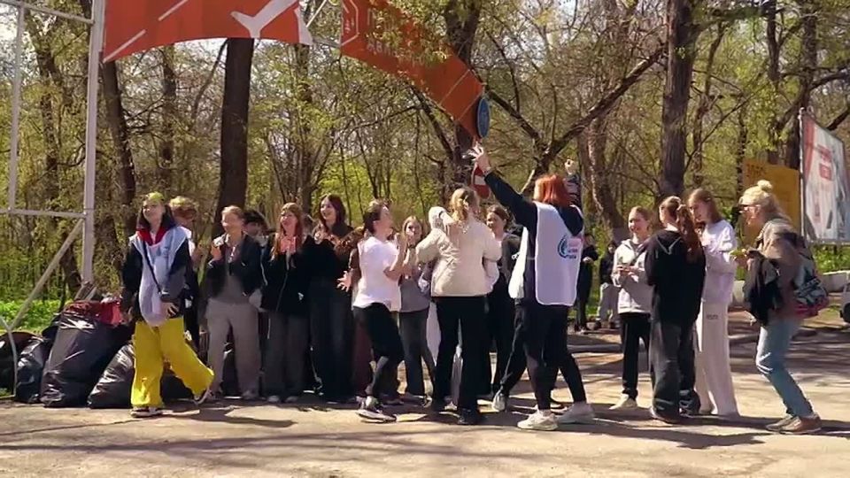 В Ростове-на-Дону: школьники и волонтеры собрали 143 кг мусора
