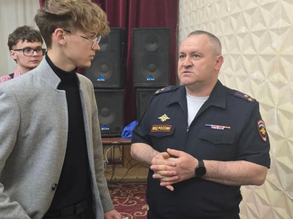 В шахтинском колледже экономики и сервиса состоялась профориентационная встреча с полицией