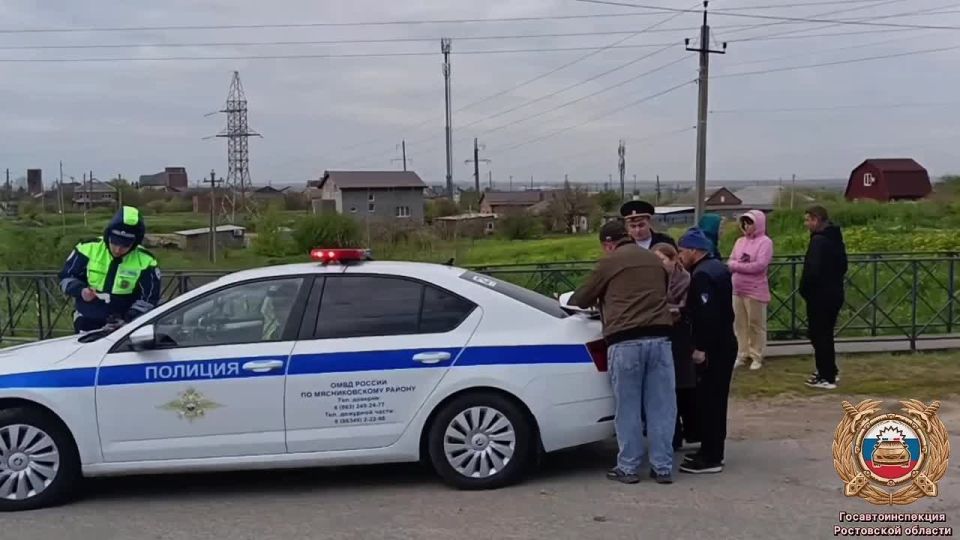 Сотрудники полиции устанавливают обстоятельства смертельного ДТП