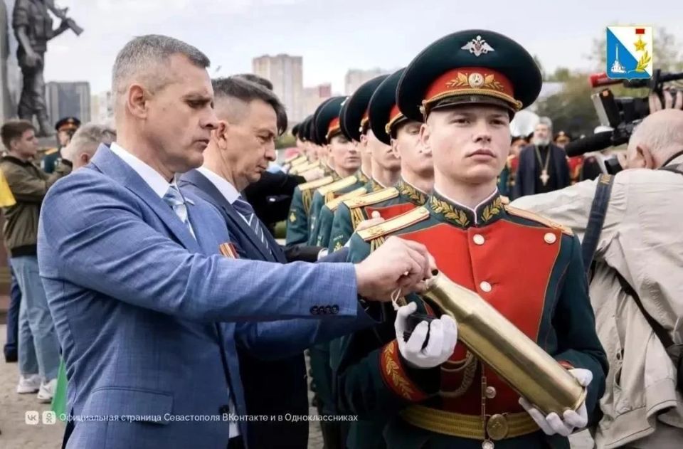 Горсть севастопольской земли с мест боев Великой Отечественной войны заложили в монумент "Земля героев" в Ростове-на-Дону