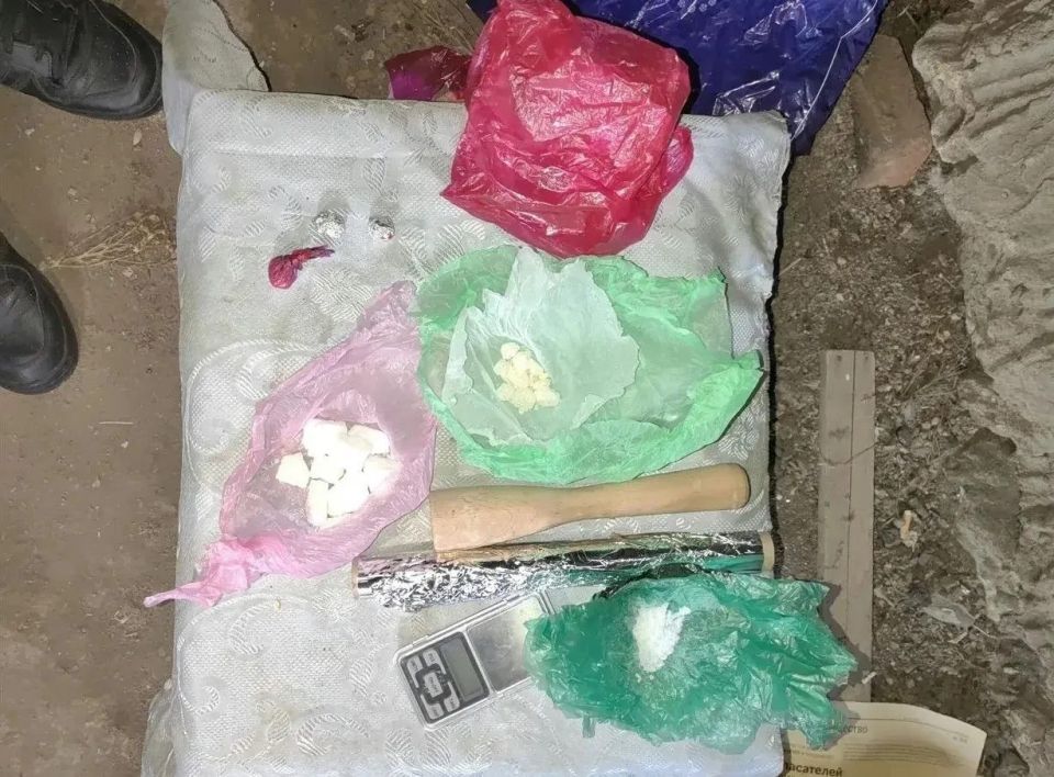 Полиция задержала семью наркоторговцев в Ростовской области Полиция задержала семью наркоторговцев в Ростовской области