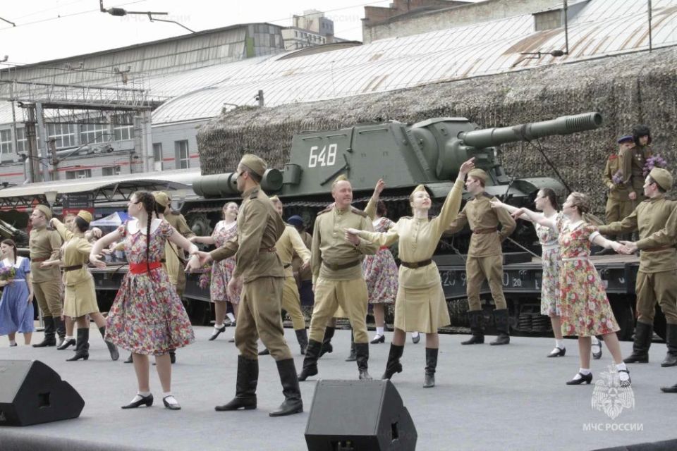 В Ростове-на-Дону встретили ретропоезд Победы В Ростове-на-Дону встретили ретропоезд Победы