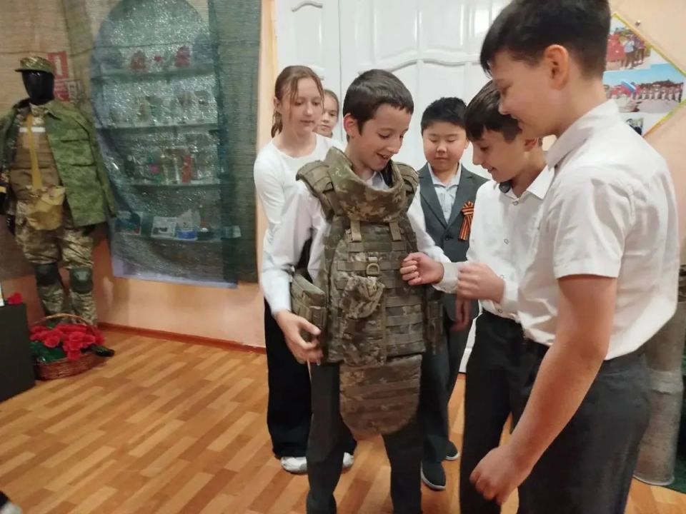 В ДК «Русь» школьникам напомнили о цене Победы В ДК «Русь» школьникам напомнили о цене Победы