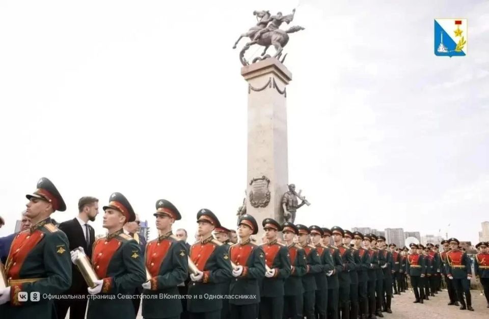 Горсть севастопольской земли с мест боев Великой Отечественной войны заложили в монумент "Земля героев" в Ростове-на-Дону Горсть севастопольской земли с мест боев Великой Отечественной войны заложили в монумент "Земля героев" в Ростове-на-Дону