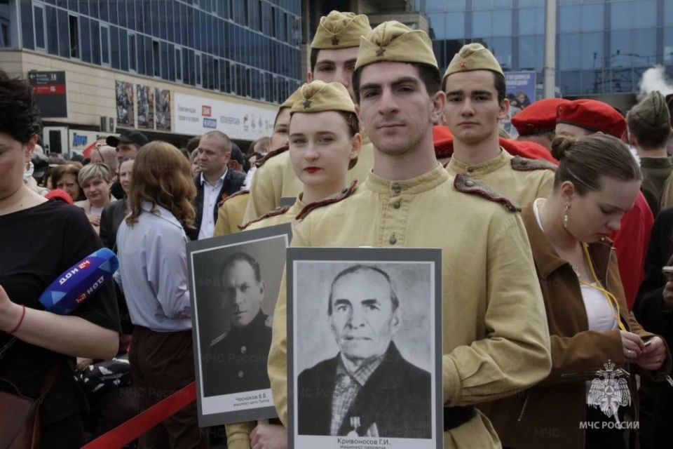 В Ростове-на-Дону встретили ретропоезд Победы В Ростове-на-Дону встретили ретропоезд Победы