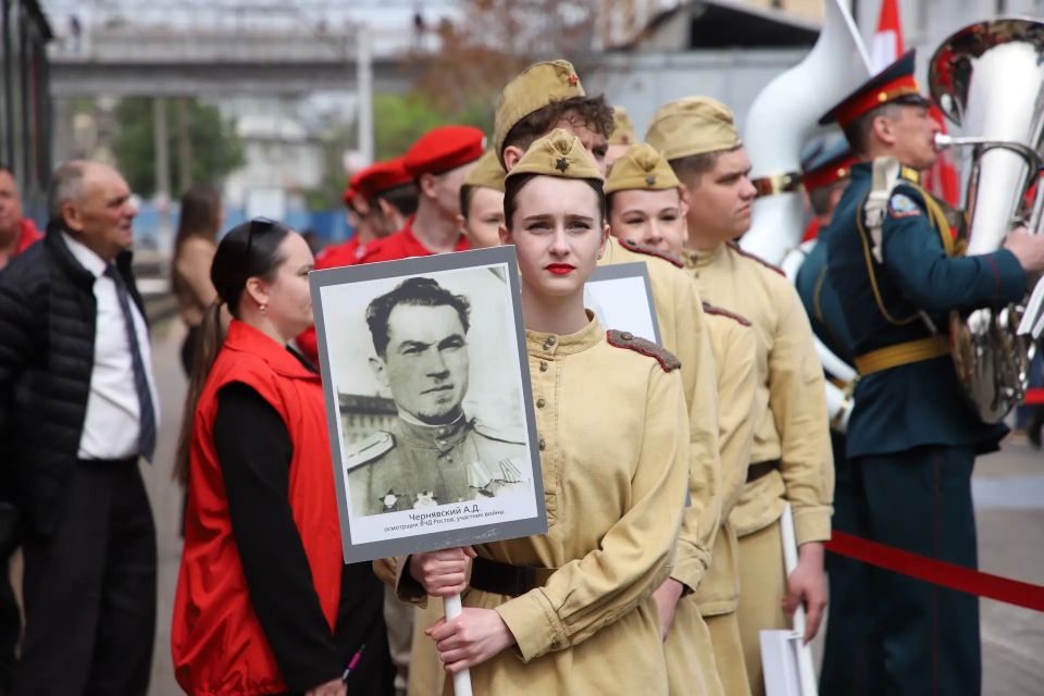 Александр Скрябин: Дорогие ростовчане!. В наш город вновь прибыл ретропоезд «Победа» Александр Скрябин: Дорогие ростовчане!. В наш город вновь прибыл ретропоезд «Победа»