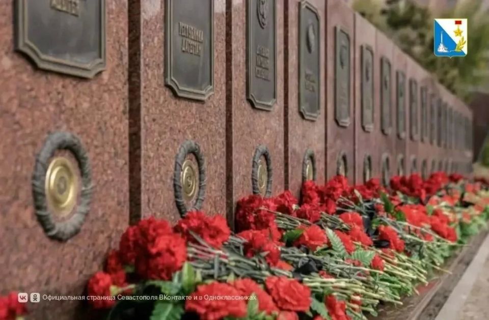 Горсть севастопольской земли с мест боев Великой Отечественной войны заложили в монумент "Земля героев" в Ростове-на-Дону Горсть севастопольской земли с мест боев Великой Отечественной войны заложили в монумент "Земля героев" в Ростове-на-Дону