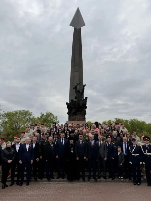 В канун 81-й годовщины Победы следователи возложили цветы и встретили легендарный ретропоезд В канун 81-й годовщины Победы следователи возложили цветы и встретили легендарный ретропоезд