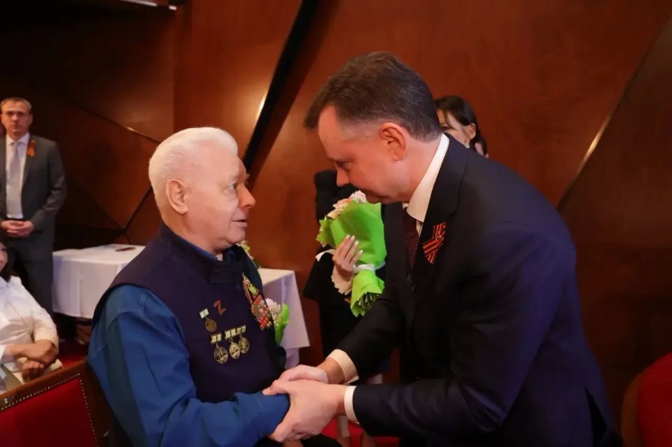 Юрий Слюсарь: Сегодня на торжественном собрании в Ростовском музыкальном театре поздравил жителей Дона с наступающим Днём Победы в канун 81й годовщины этого великого события Юрий Слюсарь: Сегодня на торжественном собрании в Ростовском музыкальном театре поздравил жителей Дона с наступающим Днём Победы в канун 81й годовщины этого великого события