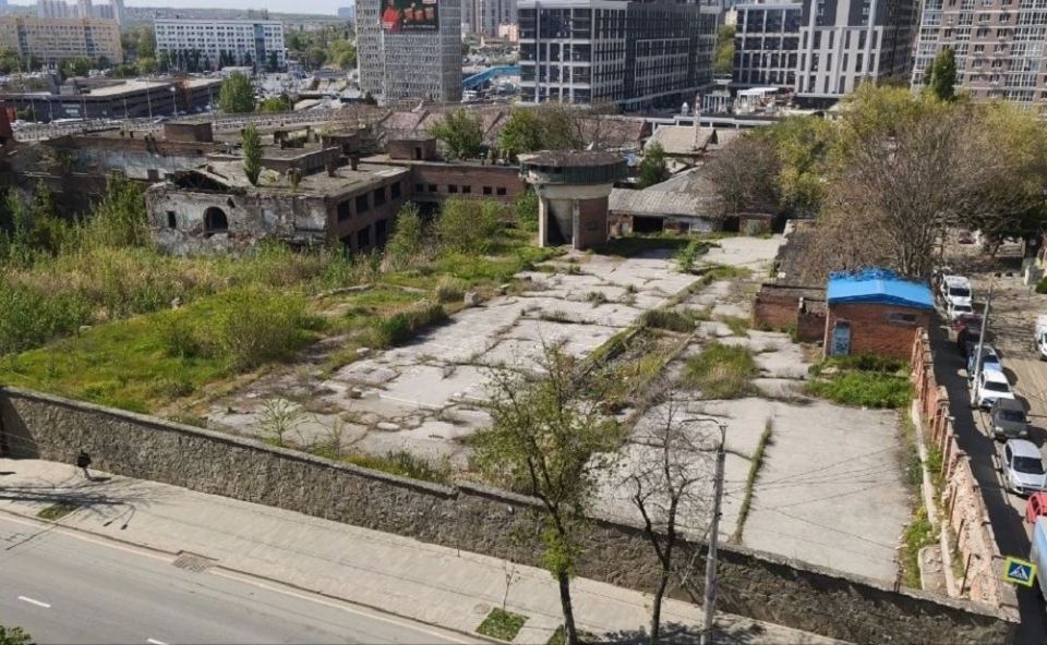 В центре Ростова на Большой Садовой в собственности государства появился крупный свободный земельный участок