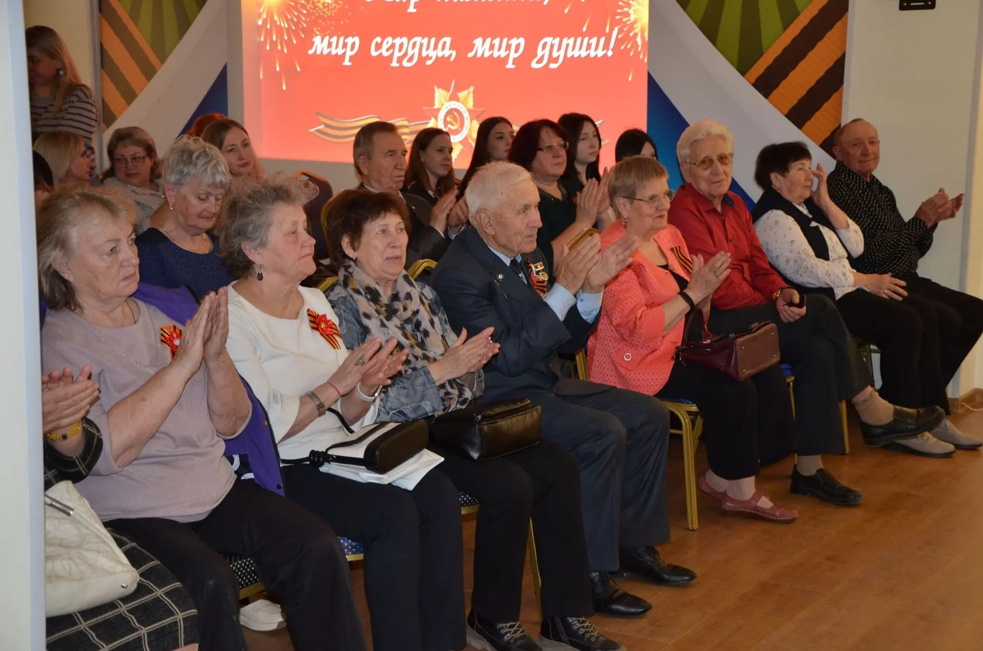 В преддверии Дня Победы в эколого-историческом музее Волгодонска состоялся концерт, посвященный подвигу фронтовых бригад в годы Великой Отечественной войны В преддверии Дня Победы в эколого-историческом музее Волгодонска состоялся концерт, посвященный подвигу фронтовых бригад в годы Великой Отечественной войны