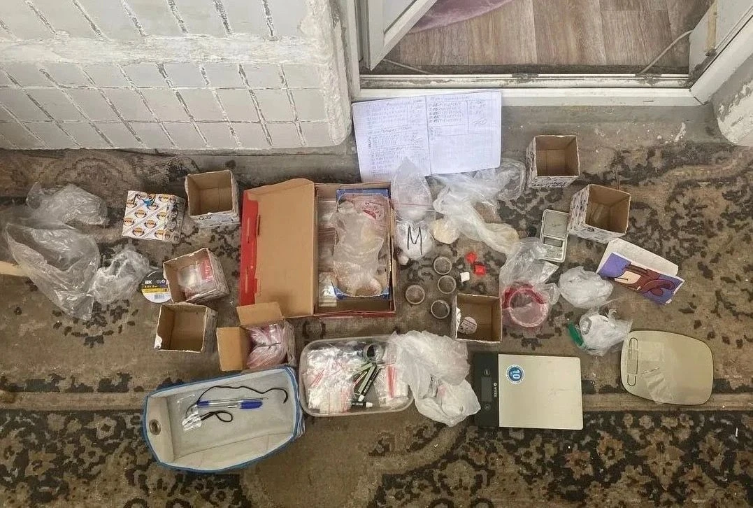 В Ростове у 27-летнего местного жителя обнаружили крупную партию синтетических наркотиков