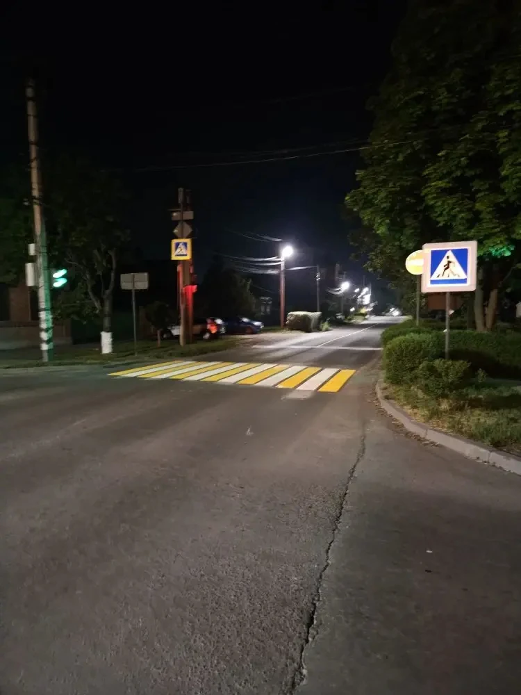В Батайске продолжают обновлять дорожную разметку В Батайске продолжают обновлять дорожную разметку