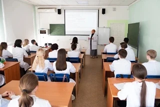 Выпускнице пришлось вернуть медицинскому колледжу Таганрога потраченные на ее обучение деньги