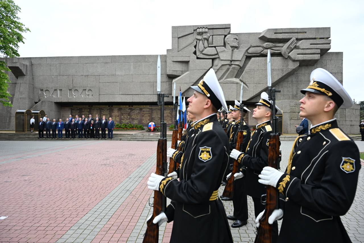 Сегодня в Городе-герое Севастополе открылась 44-я Конференция Южно-Российской Парламентской Ассоциации Сегодня в Городе-герое Севастополе открылась 44-я Конференция Южно-Российской Парламентской Ассоциации