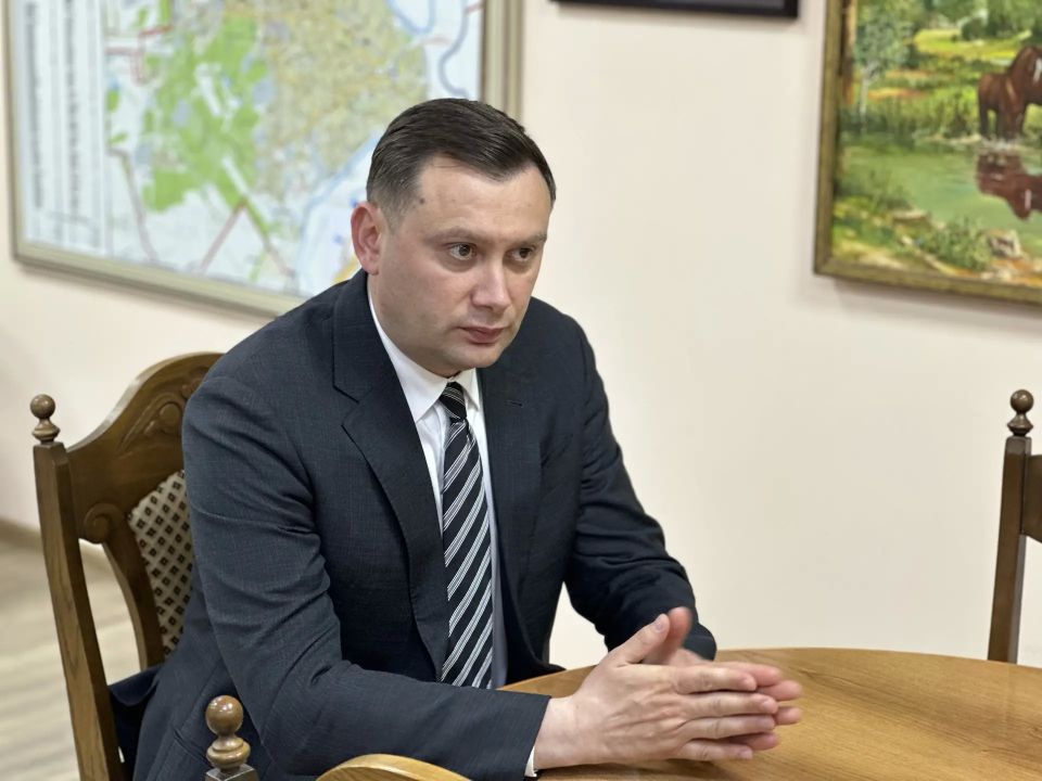 Сегодня провёл встречу с членами инициативной группы горожан, которые обратились с жалобой на состояние дорожного покрытия на улице Громовой Сегодня провёл встречу с членами инициативной группы горожан, которые обратились с жалобой на состояние дорожного покрытия на улице Громовой