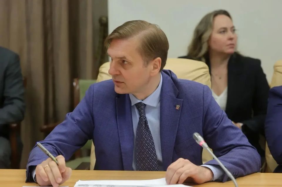 Юрий Слюсарь: На рабочем совещании с членами правительства и главами районов обсудили решение проблемных вопросов в сфере ЖКХ и благоустройства Юрий Слюсарь: На рабочем совещании с членами правительства и главами районов обсудили решение проблемных вопросов в сфере ЖКХ и благоустройства