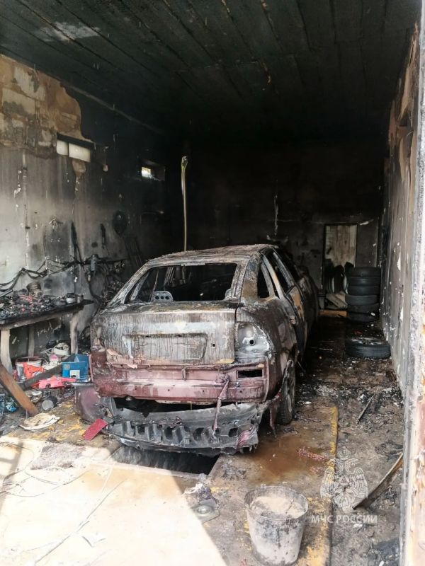 В Чертково мужчина лишился и автомобиля, и гаража