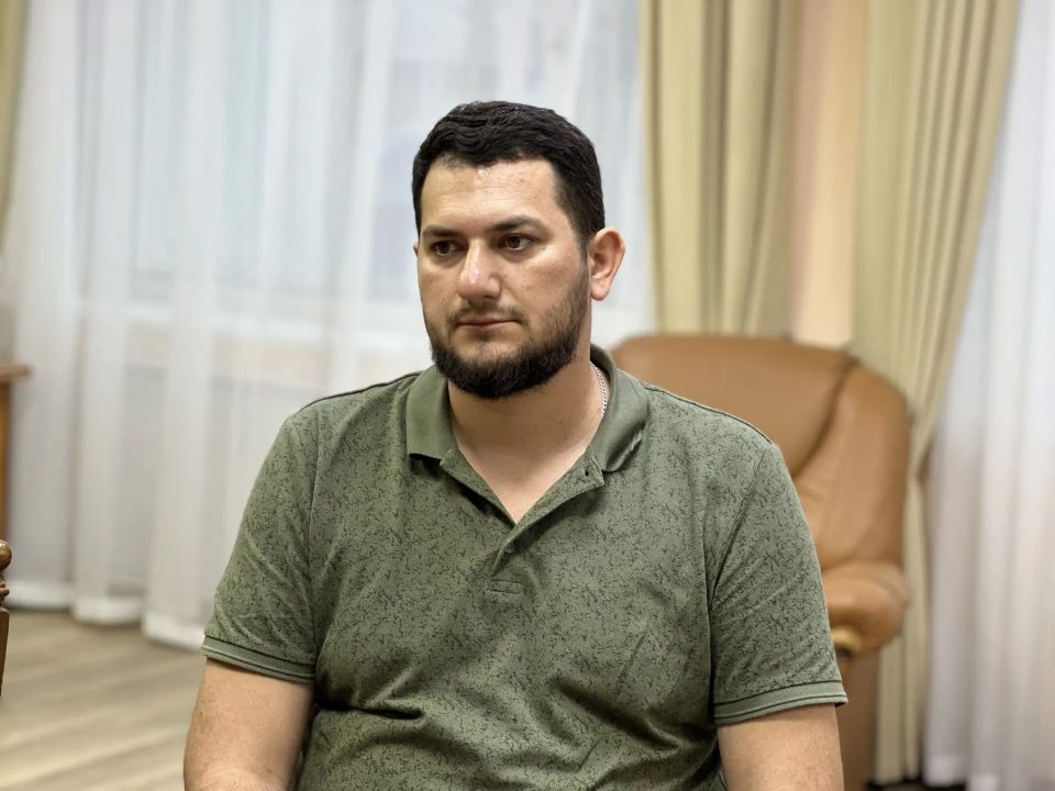 Сегодня провёл встречу с членами инициативной группы горожан, которые обратились с жалобой на состояние дорожного покрытия на улице Громовой Сегодня провёл встречу с членами инициативной группы горожан, которые обратились с жалобой на состояние дорожного покрытия на улице Громовой